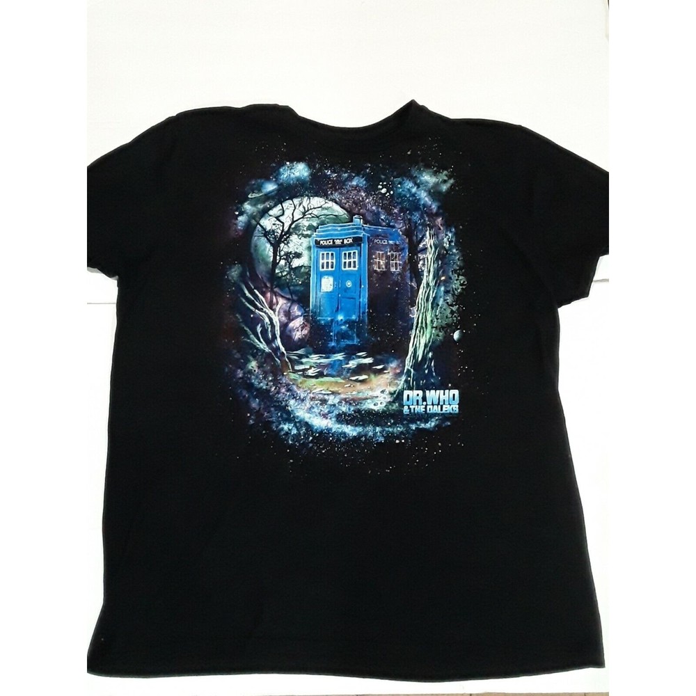Graphic T Shirt DR DOCTOR WHO and the  DALEK ROBOT TARDIS MENS  Sz XL